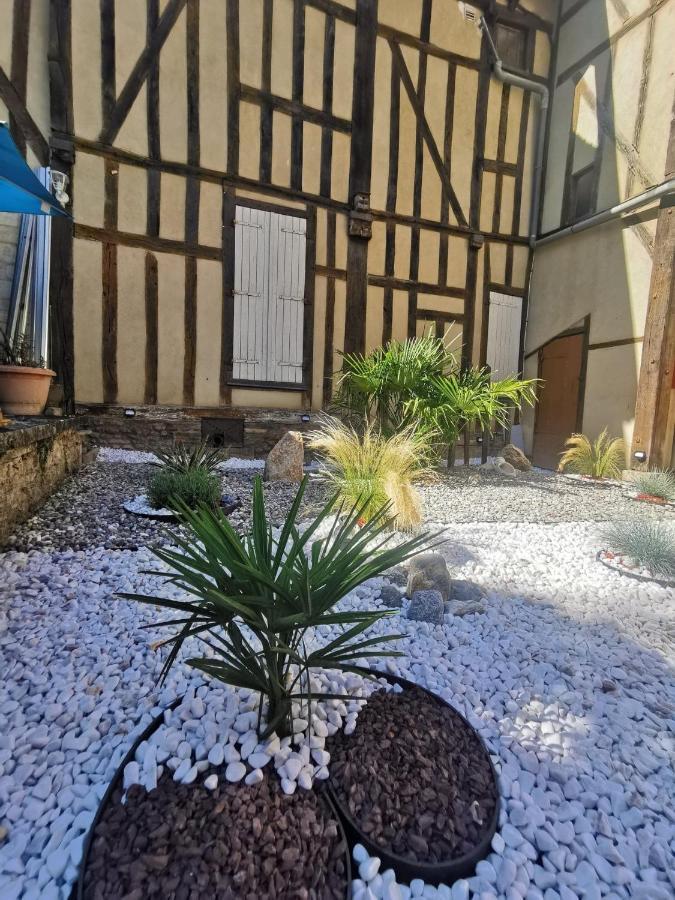 Le Spa De La Cathedrale - Jacuzzi - Sauna - Champagne - Netflix - Wifi Troyes Zewnętrze zdjęcie