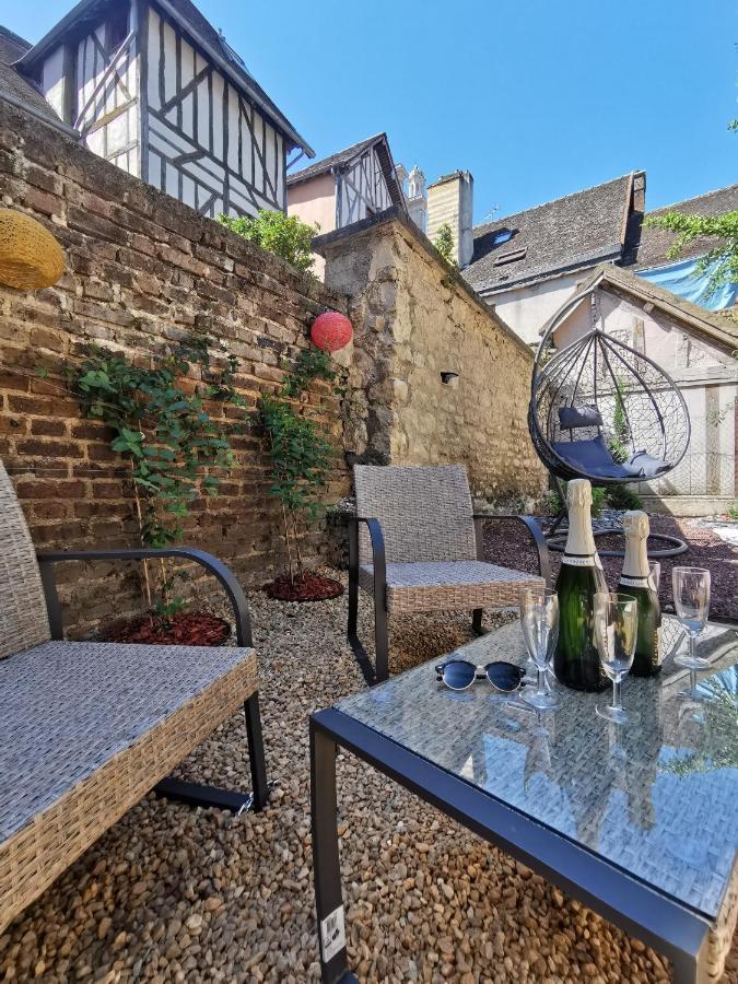 Le Spa De La Cathedrale - Jacuzzi - Sauna - Champagne - Netflix - Wifi Troyes Zewnętrze zdjęcie