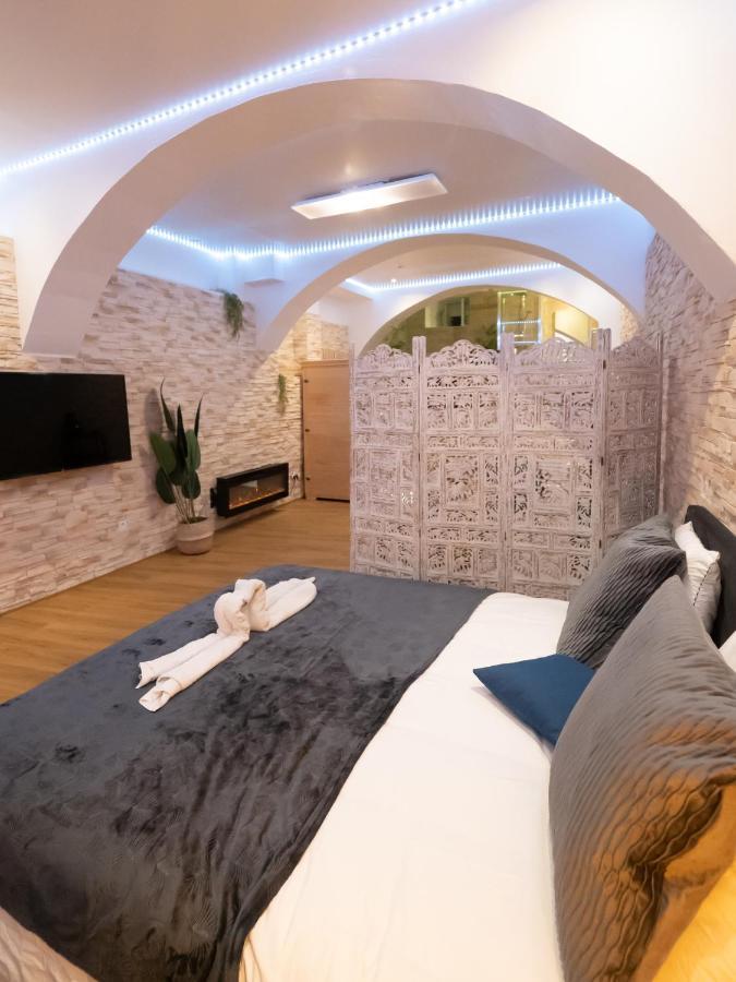 Le Spa De La Cathedrale - Jacuzzi - Sauna - Champagne - Netflix - Wifi Troyes Zewnętrze zdjęcie
